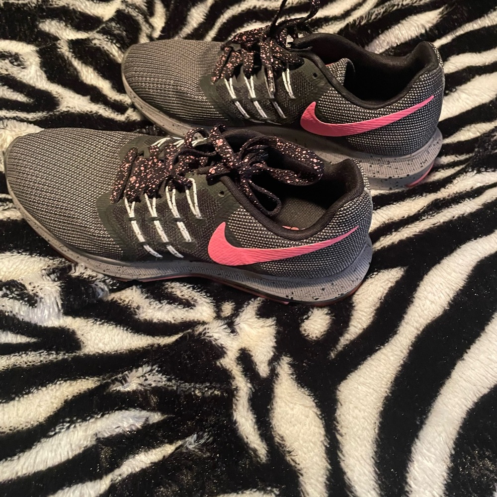 Nike Women's Gray and Pink Sneakers